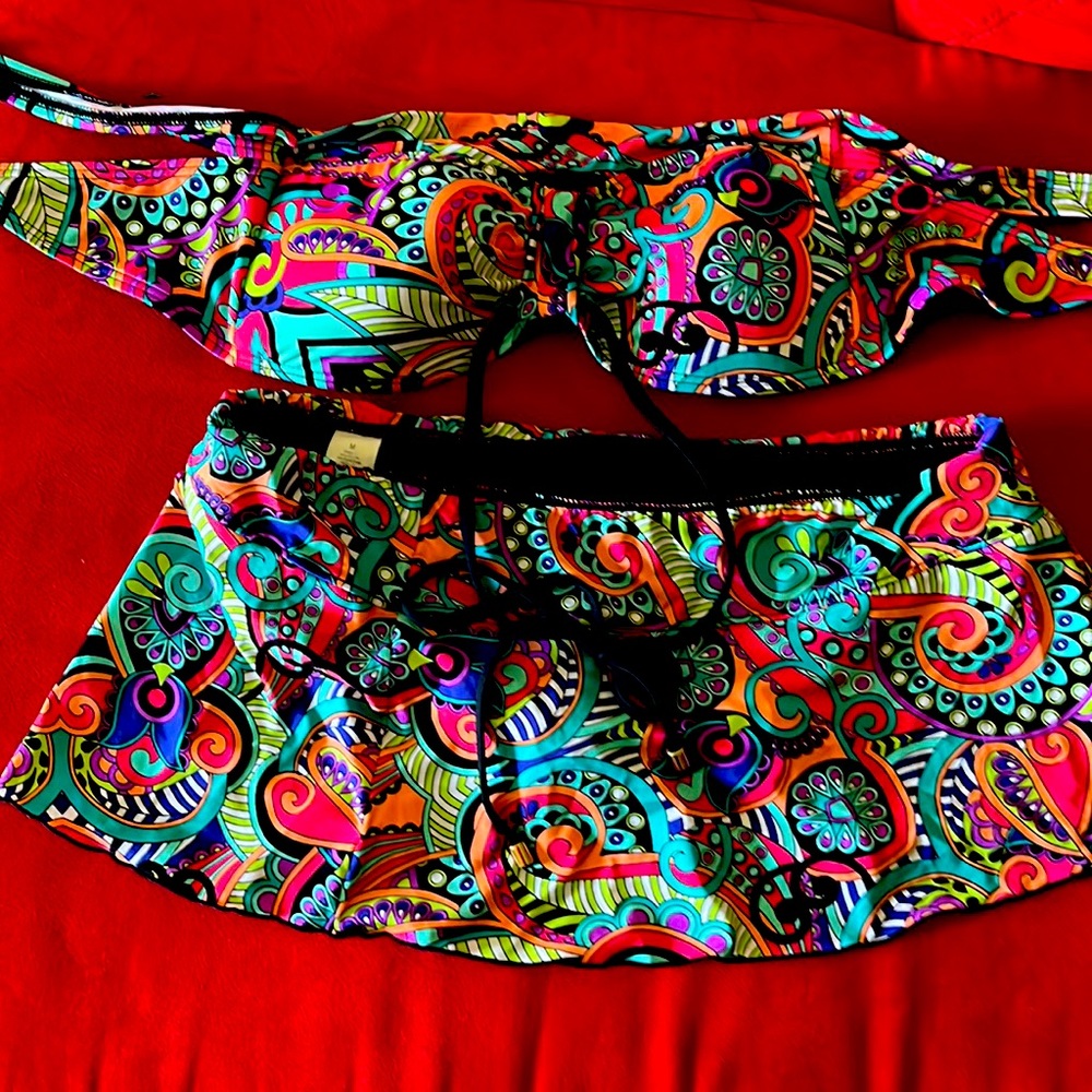 Medium Gibson LatimerThis adorable two piece Swimsuit